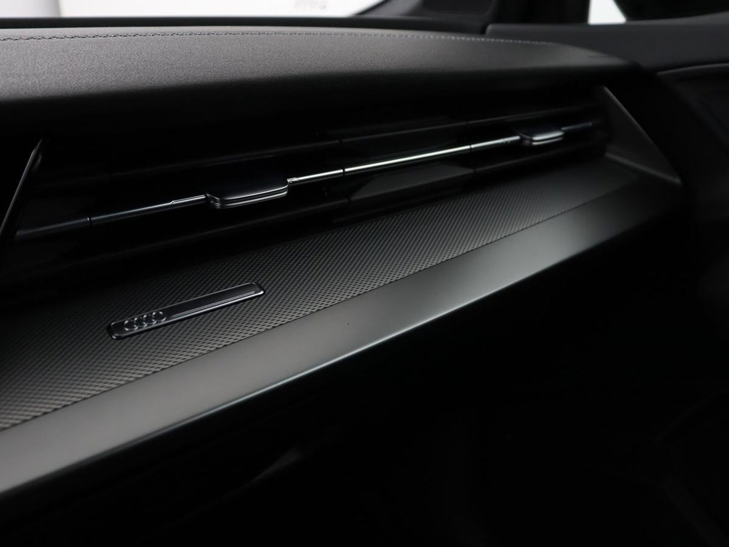 Audi A3 45 TFSIe S edition Competition | Matrix LED | Sportstoelen | Carplay | Navigatie | Half leder | Audi Sound | Climate control | Parkeerhulp | Cruise control