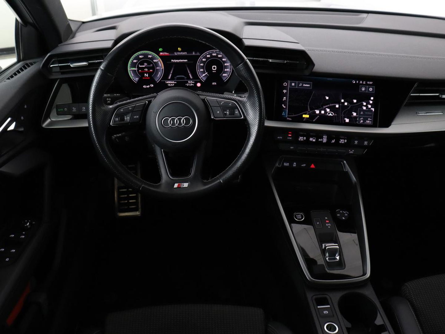 Audi A3 45 TFSIe S edition Competition | Matrix LED | Sportstoelen | Carplay | Navigatie | Half leder | Audi Sound | Climate control | Parkeerhulp | Cruise control
