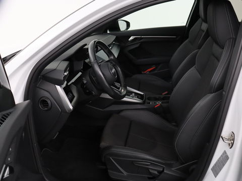 Audi A3 45 TFSIe S edition Competition | Matrix LED | Sportstoelen | Carplay | Navigatie | Half leder | Audi Sound | Climate control | Parkeerhulp | Cruise control