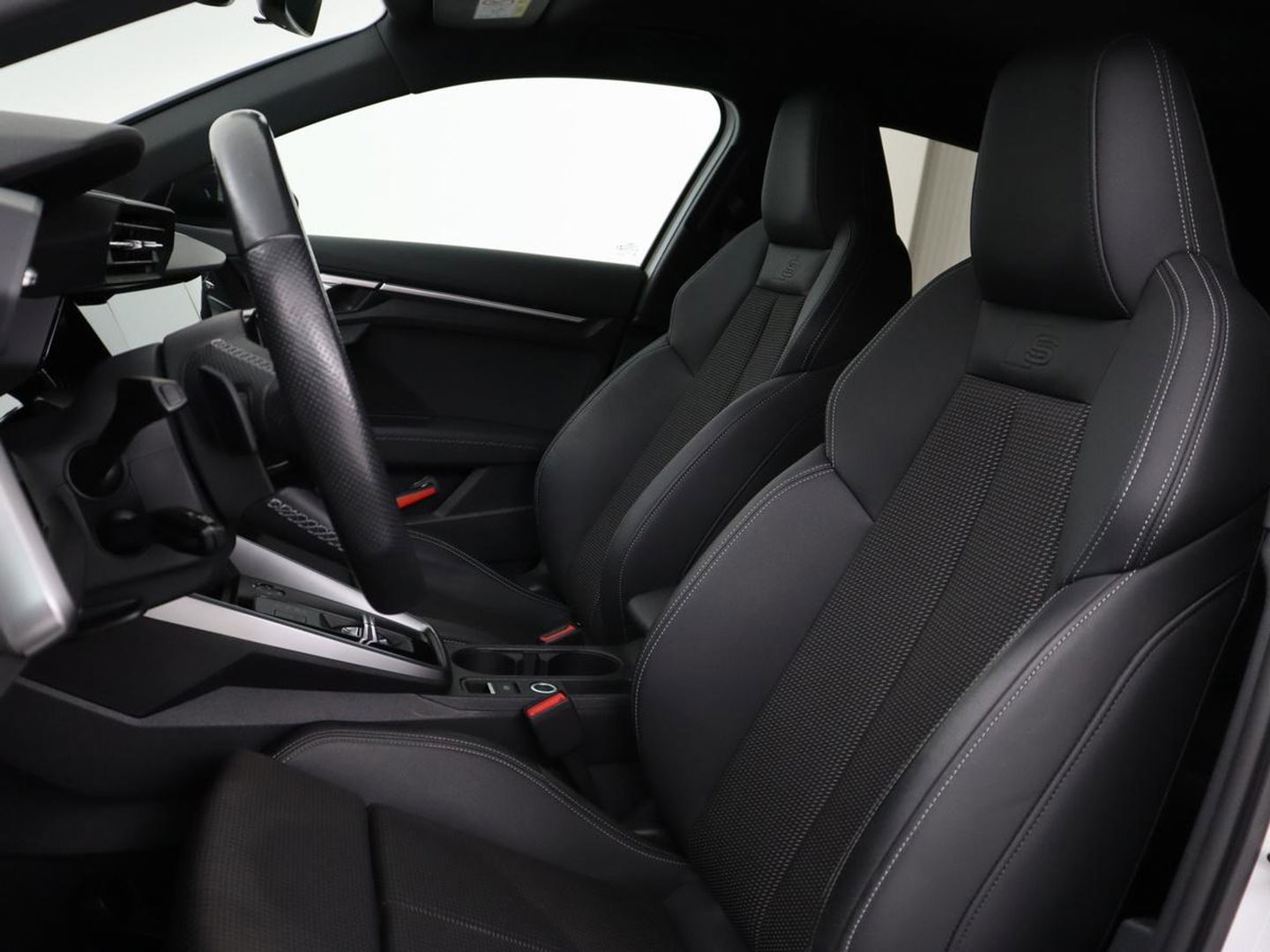 Audi A3 45 TFSIe S edition Competition | Matrix LED | Sportstoelen | Carplay | Navigatie | Half leder | Audi Sound | Climate control | Parkeerhulp | Cruise control