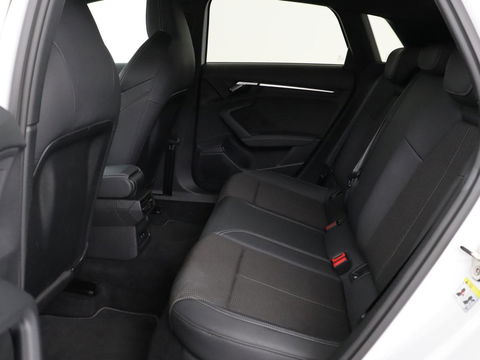Audi A3 45 TFSIe S edition Competition | Matrix LED | Sportstoelen | Carplay | Navigatie | Half leder | Audi Sound | Climate control | Parkeerhulp | Cruise control
