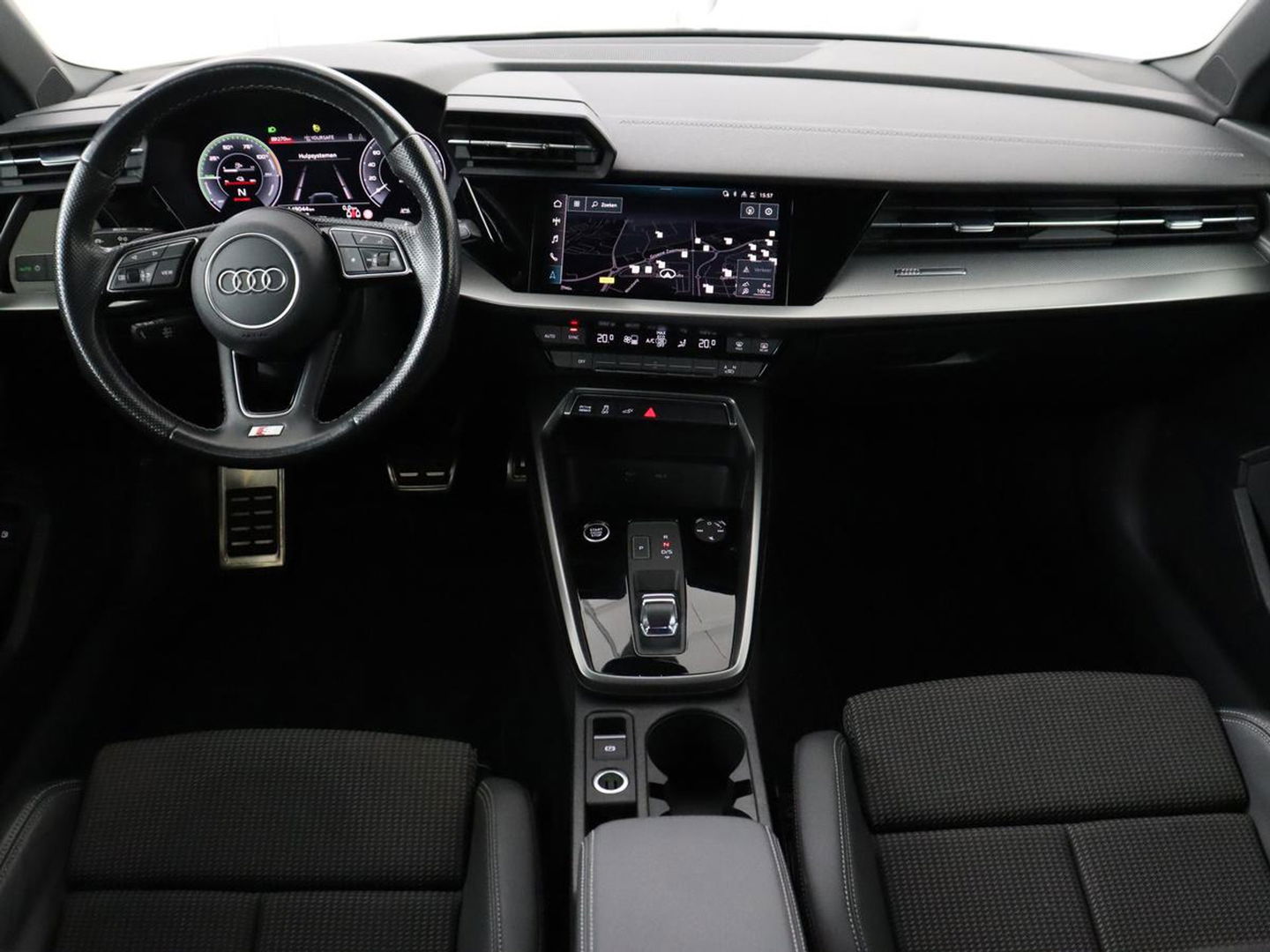 Audi A3 45 TFSIe S edition Competition | Matrix LED | Sportstoelen | Carplay | Navigatie | Half leder | Audi Sound | Climate control | Parkeerhulp | Cruise control