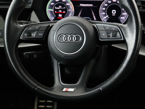 Audi A3 45 TFSIe S edition Competition | Matrix LED | Sportstoelen | Carplay | Navigatie | Half leder | Audi Sound | Climate control | Parkeerhulp | Cruise control