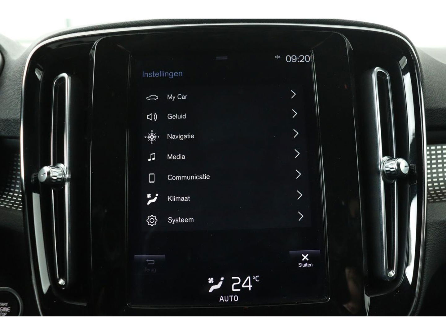 Volvo XC40 1.5 T3 R-Design | Leder/Alcantara | Full LED | Navigatie | PDC | Climate control | Getint glas | Cruise control