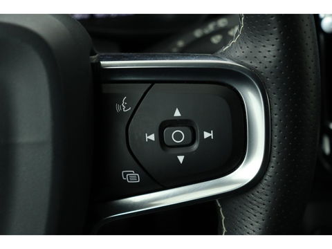 Volvo XC40 1.5 T3 R-Design | Leder/Alcantara | Full LED | Navigatie | PDC | Climate control | Getint glas | Cruise control