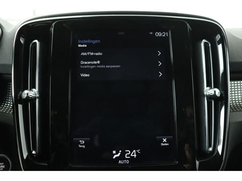 Volvo XC40 1.5 T3 R-Design | Leder/Alcantara | Full LED | Navigatie | PDC | Climate control | Getint glas | Cruise control