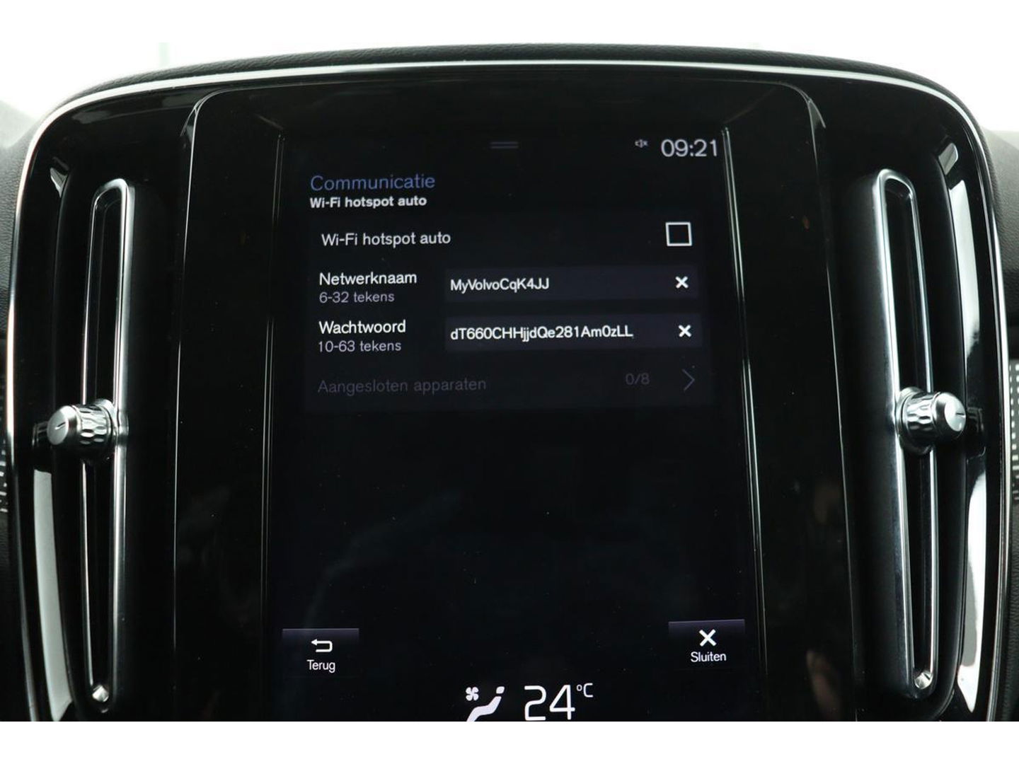 Volvo XC40 1.5 T3 R-Design | Leder/Alcantara | Full LED | Navigatie | PDC | Climate control | Getint glas | Cruise control