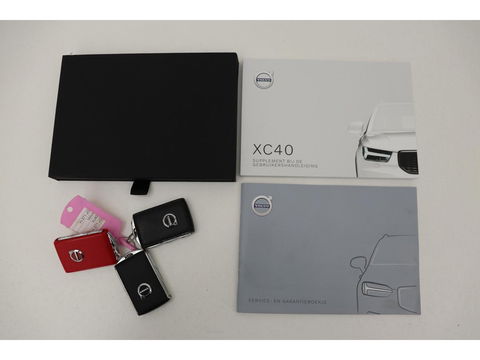 Volvo XC40 1.5 T3 R-Design | Leder/Alcantara | Full LED | Navigatie | PDC | Climate control | Getint glas | Cruise control