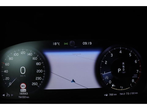 Volvo XC40 1.5 T3 R-Design | Leder/Alcantara | Full LED | Navigatie | PDC | Climate control | Getint glas | Cruise control