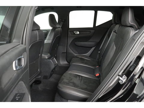Volvo XC40 1.5 T3 R-Design | Leder/Alcantara | Full LED | Navigatie | PDC | Climate control | Getint glas | Cruise control