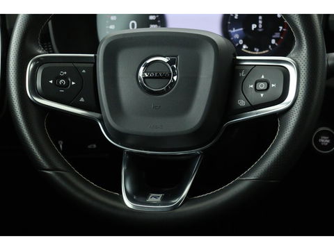 Volvo XC40 1.5 T3 R-Design | Leder/Alcantara | Full LED | Navigatie | PDC | Climate control | Getint glas | Cruise control