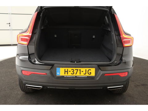 Volvo XC40 1.5 T3 R-Design | Leder/Alcantara | Full LED | Navigatie | PDC | Climate control | Getint glas | Cruise control