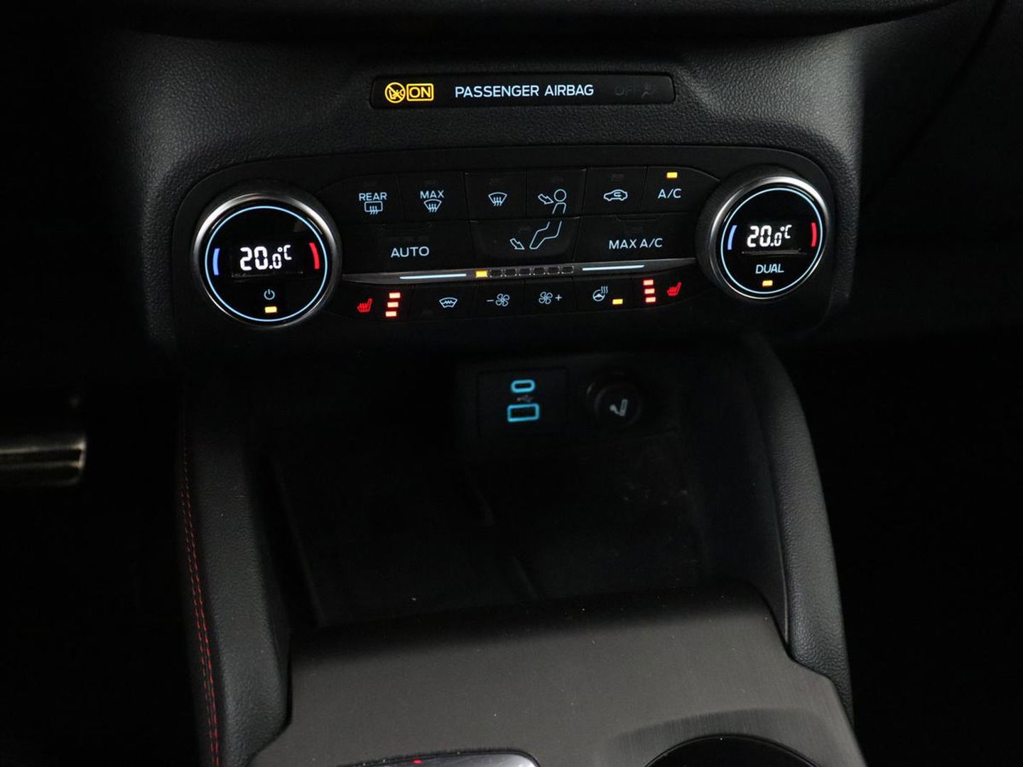 Ford Kuga 2.5 PHEV ST-Line X | Head-Up | Trekhaak | Stoel & stuurverwarming | Camera | Carplay | Leder/Alcantara | Achterbankverwarming | Adaptive cruise | Full LED | Keyless | B&O Sound