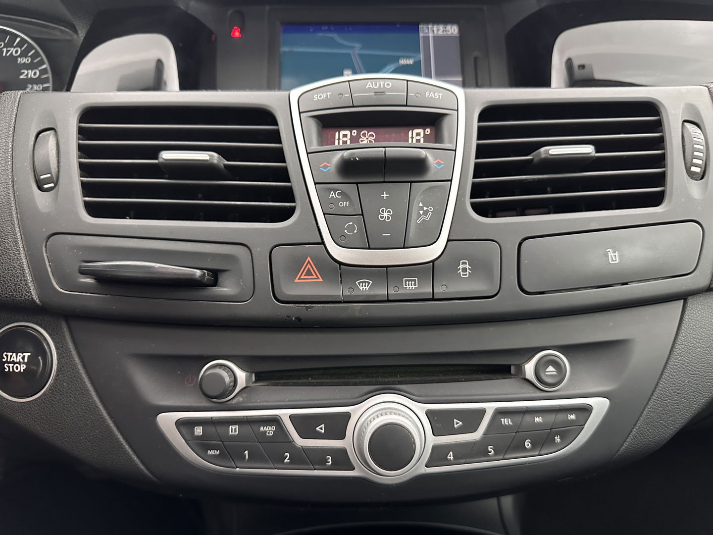 Renault Laguna 2.0 dCi S/S Bose *PANO | 1/2LEATHER | XENON | KEYLESS | NAVI-FULLMAP | COMFORT-SEATS | ECC | PDC | CRUISE | 18''ALU | TOWBAR*