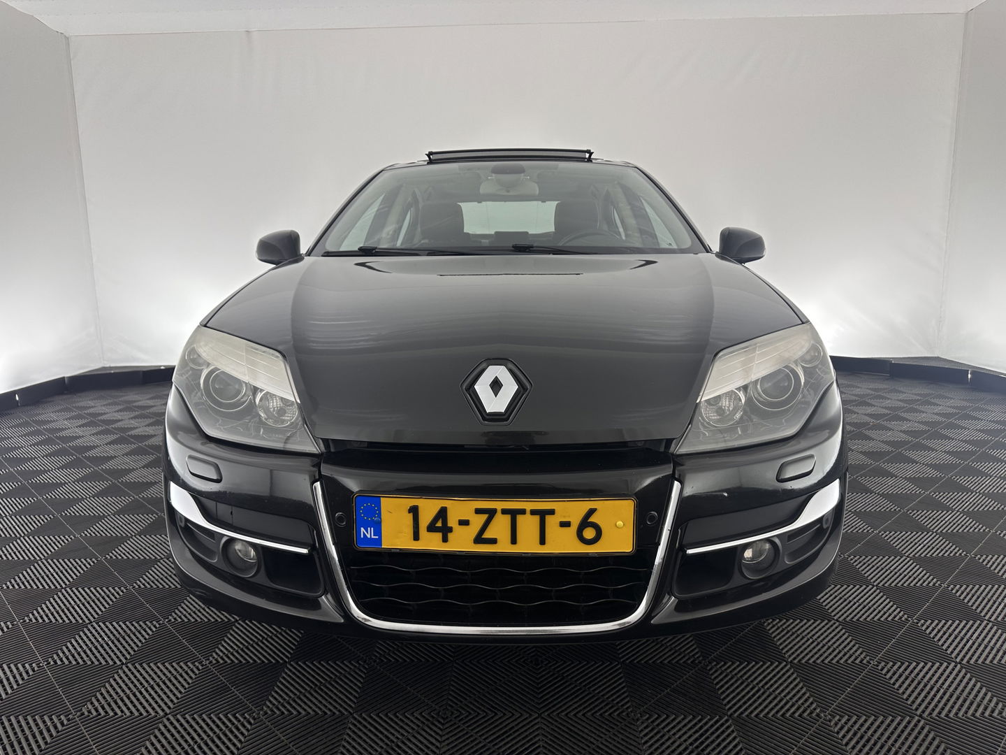 Renault Laguna 2.0 dCi S/S Bose *PANO | 1/2LEATHER | XENON | KEYLESS | NAVI-FULLMAP | COMFORT-SEATS | ECC | PDC | CRUISE | 18''ALU | TOWBAR*