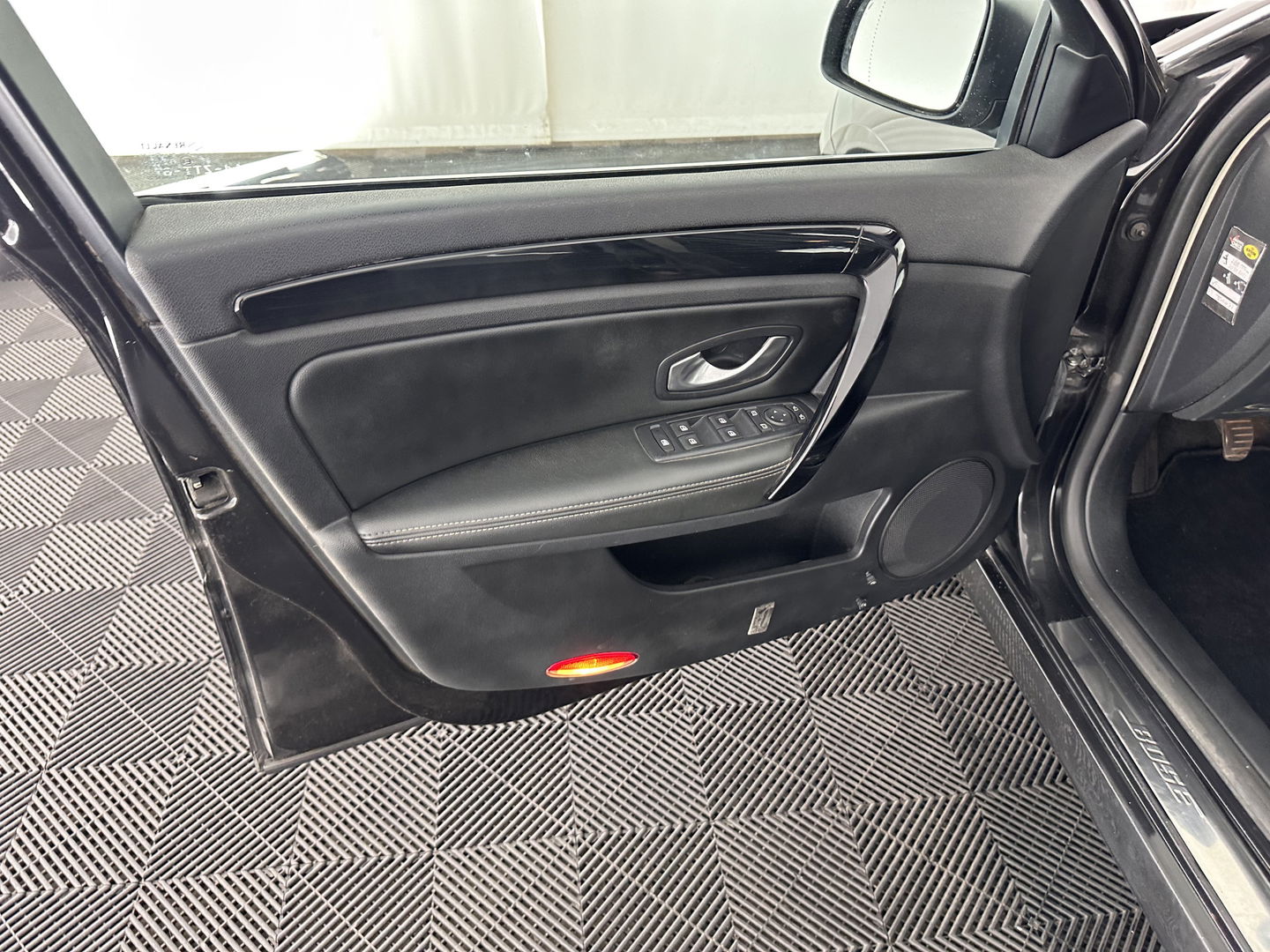 Renault Laguna 2.0 dCi S/S Bose *PANO | 1/2LEATHER | XENON | KEYLESS | NAVI-FULLMAP | COMFORT-SEATS | ECC | PDC | CRUISE | 18''ALU | TOWBAR*