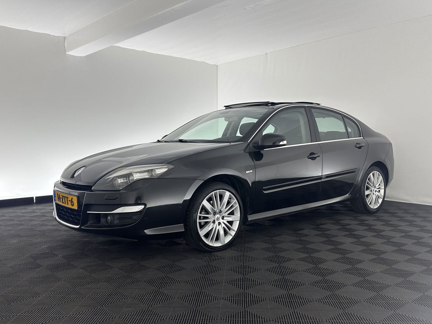 Renault Laguna 2.0 dCi S/S Bose *PANO | 1/2LEATHER | XENON | KEYLESS | NAVI-FULLMAP | COMFORT-SEATS | ECC | PDC | CRUISE | 18''ALU | TOWBAR*