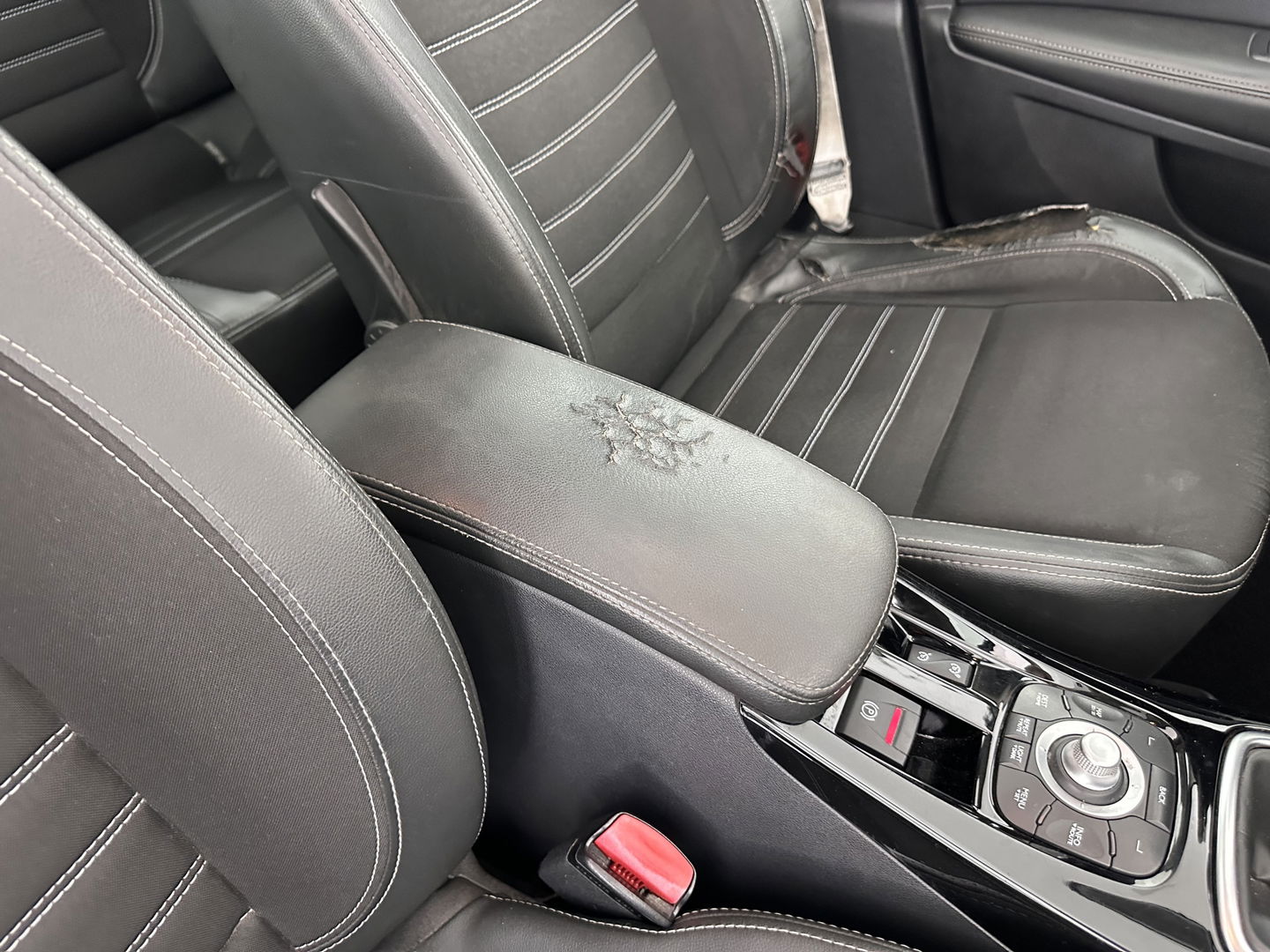 Renault Laguna 2.0 dCi S/S Bose *PANO | 1/2LEATHER | XENON | KEYLESS | NAVI-FULLMAP | COMFORT-SEATS | ECC | PDC | CRUISE | 18''ALU | TOWBAR*