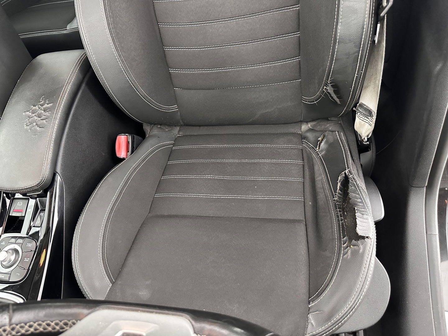 Renault Laguna 2.0 dCi S/S Bose *PANO | 1/2LEATHER | XENON | KEYLESS | NAVI-FULLMAP | COMFORT-SEATS | ECC | PDC | CRUISE | 18''ALU | TOWBAR*