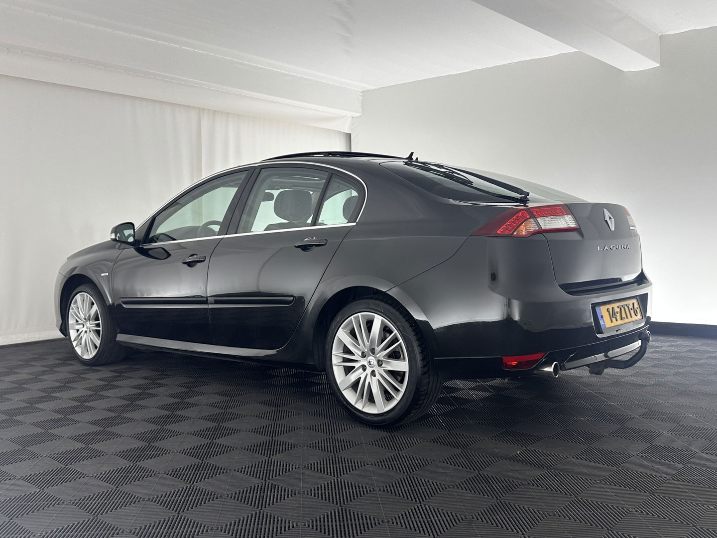 Renault Laguna 2.0 dCi S/S Bose *PANO | 1/2LEATHER | XENON | KEYLESS | NAVI-FULLMAP | COMFORT-SEATS | ECC | PDC | CRUISE | 18''ALU | TOWBAR*