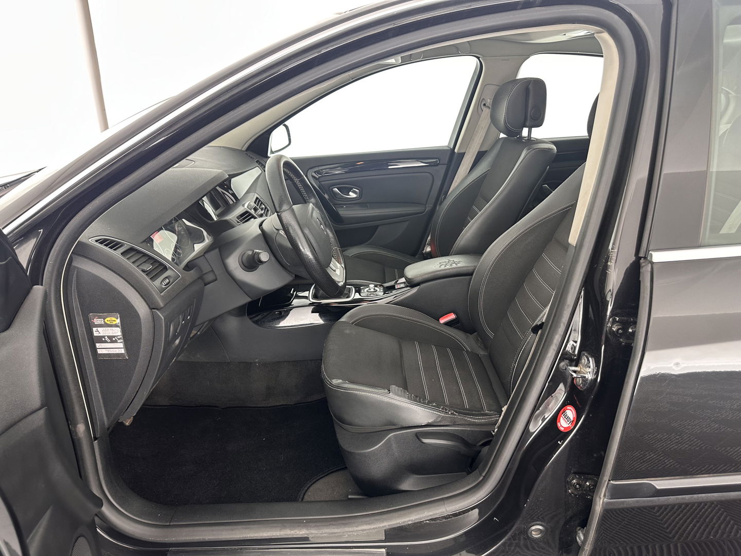 Renault Laguna 2.0 dCi S/S Bose *PANO | 1/2LEATHER | XENON | KEYLESS | NAVI-FULLMAP | COMFORT-SEATS | ECC | PDC | CRUISE | 18''ALU | TOWBAR*
