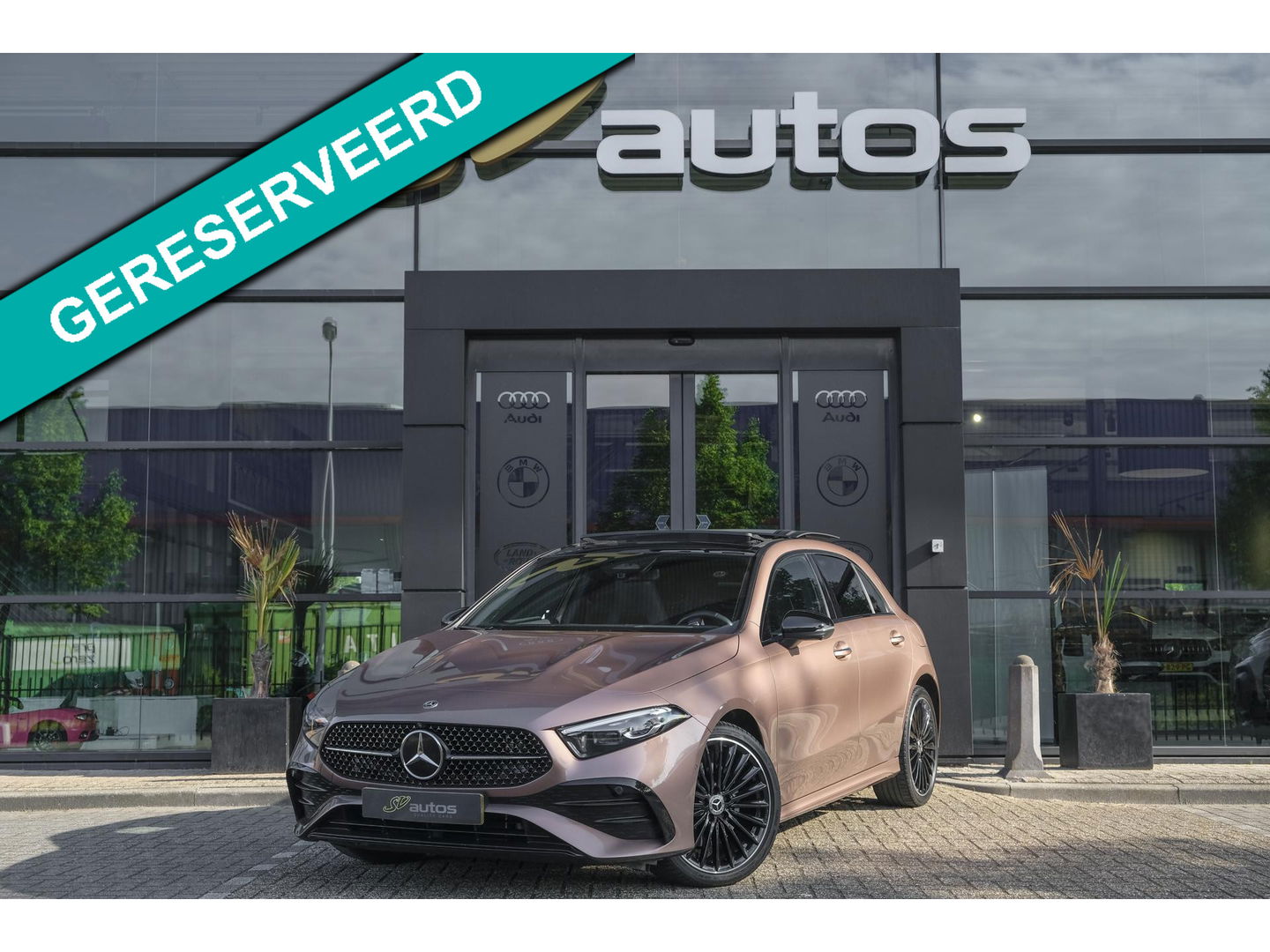 Mercedes-Benz A-Klasse A250e 218pk AMG Hybrid Panoramadak NP. €60k *BTW* Head-up Night pakket Multibeam led Memory 1e Eig. NLauto 19" LMV