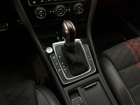 Volkswagen Golf 2.0 TSI GTI TCR Pano|Dynaudio|Keyless|Sfeer