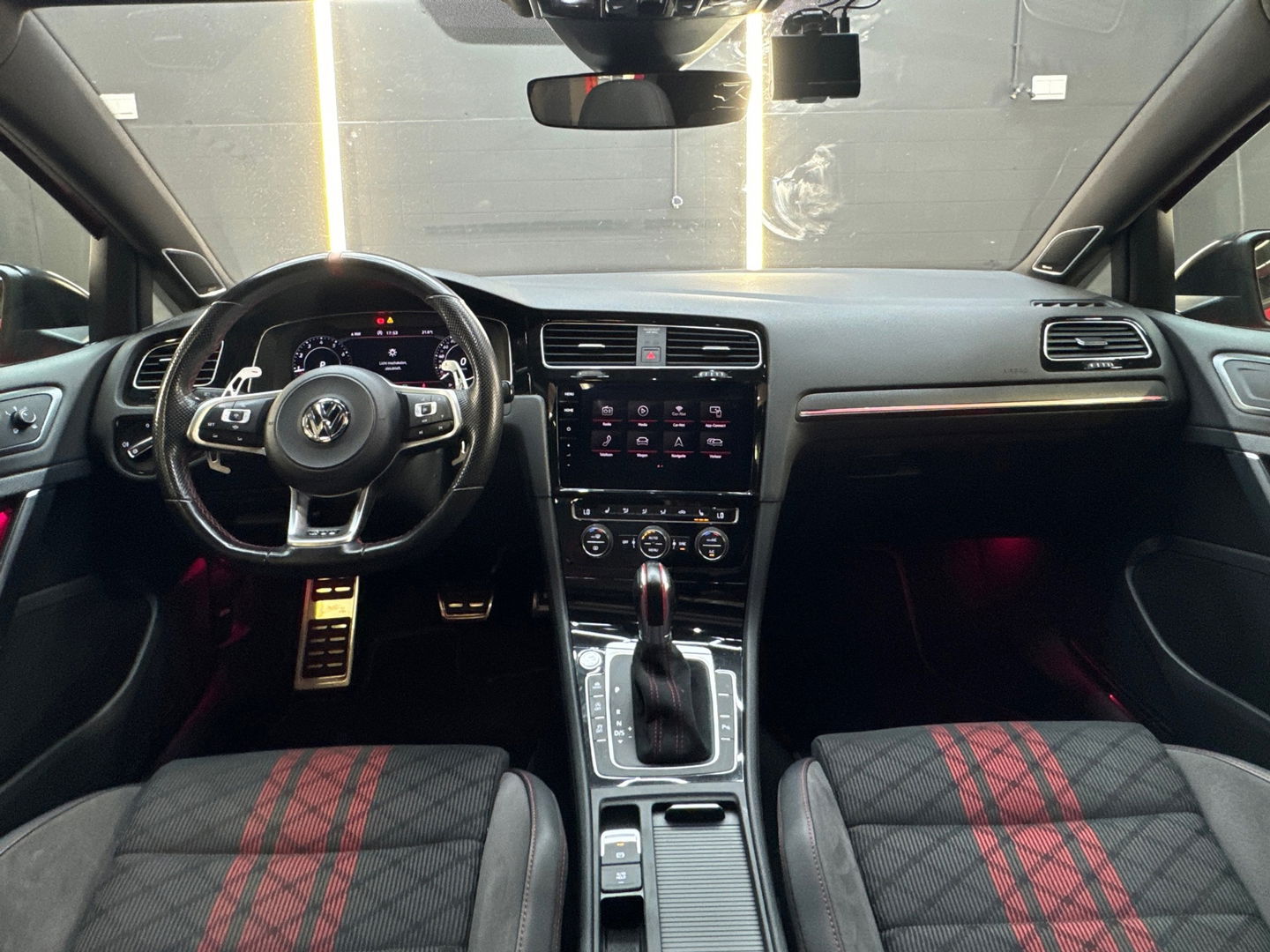 Volkswagen Golf 2.0 TSI GTI TCR Pano|Dynaudio|Keyless|Sfeer