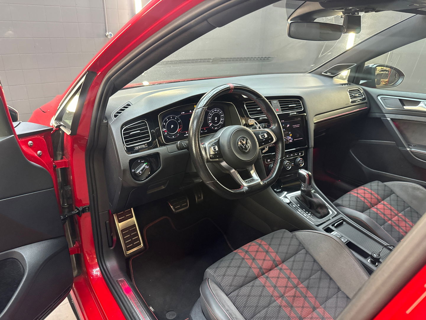 Volkswagen Golf 2.0 TSI GTI TCR Pano|Dynaudio|Keyless|Sfeer