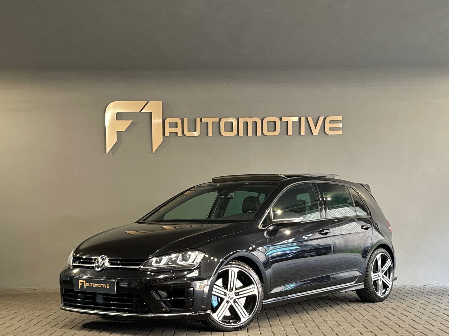 Volkswagen Golf 2.0 TSI R 4Motion Pano|Leer|Discover Pro|DCC