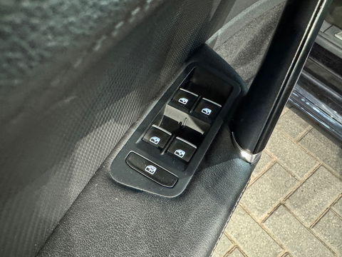 Volkswagen Golf 2.0 TSI R 4Motion Pano|Leer|Discover Pro|DCC