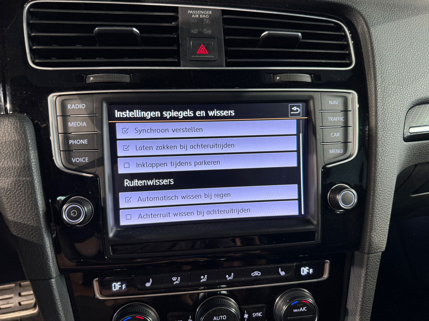 Volkswagen Golf 2.0 TSI R 4Motion Pano|Leer|Discover Pro|DCC