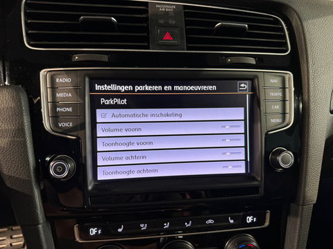 Volkswagen Golf 2.0 TSI R 4Motion Pano|Leer|Discover Pro|DCC