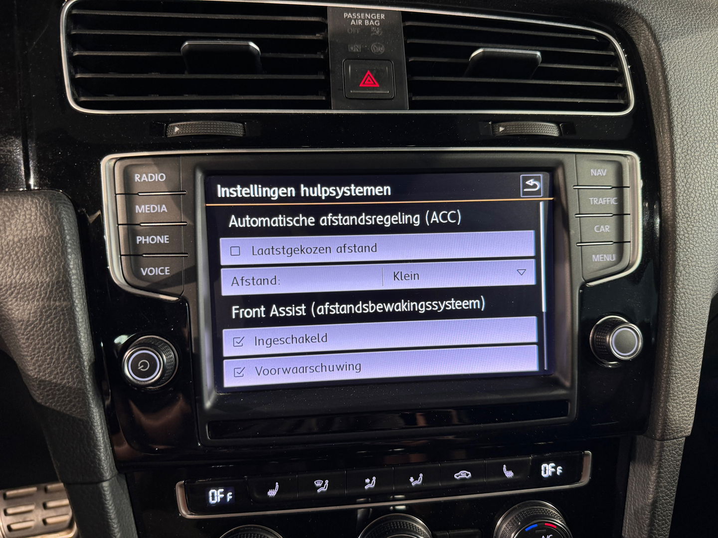 Volkswagen Golf 2.0 TSI R 4Motion Pano|Leer|Discover Pro|DCC
