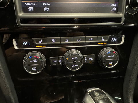Volkswagen Golf 2.0 TSI R 4Motion Pano|Leer|Discover Pro|DCC
