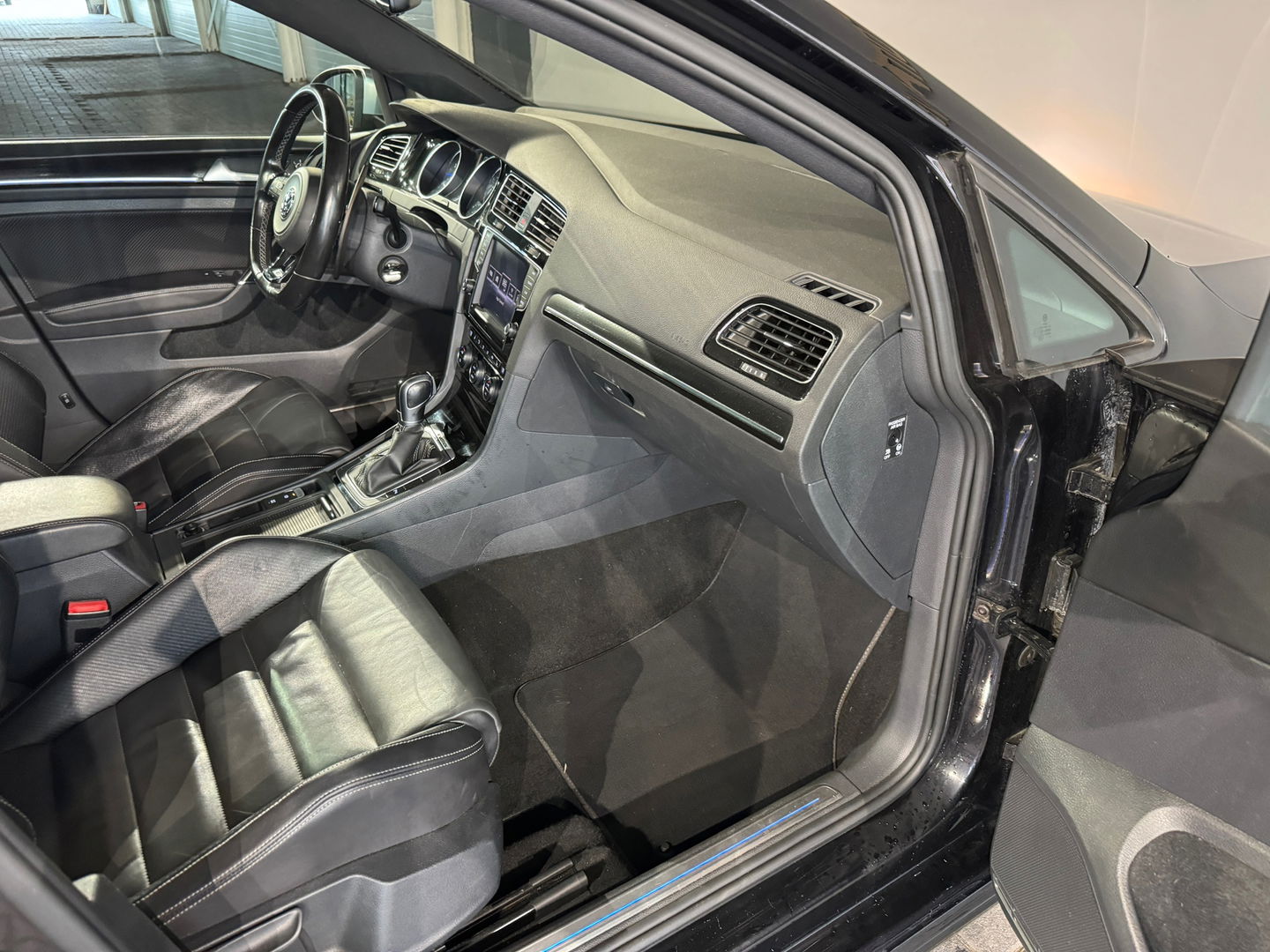 Volkswagen Golf 2.0 TSI R 4Motion Pano|Leer|Discover Pro|DCC
