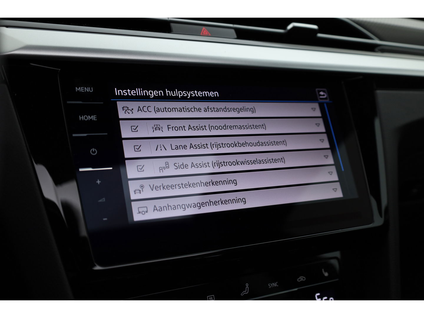 Volkswagen Arteon Shooting Brake 1.4 TSI eHybrid R-Line | Pano | HUD | Kuipstoelen | Massage | 360cam | Adapt. Cruise | Matrix LED