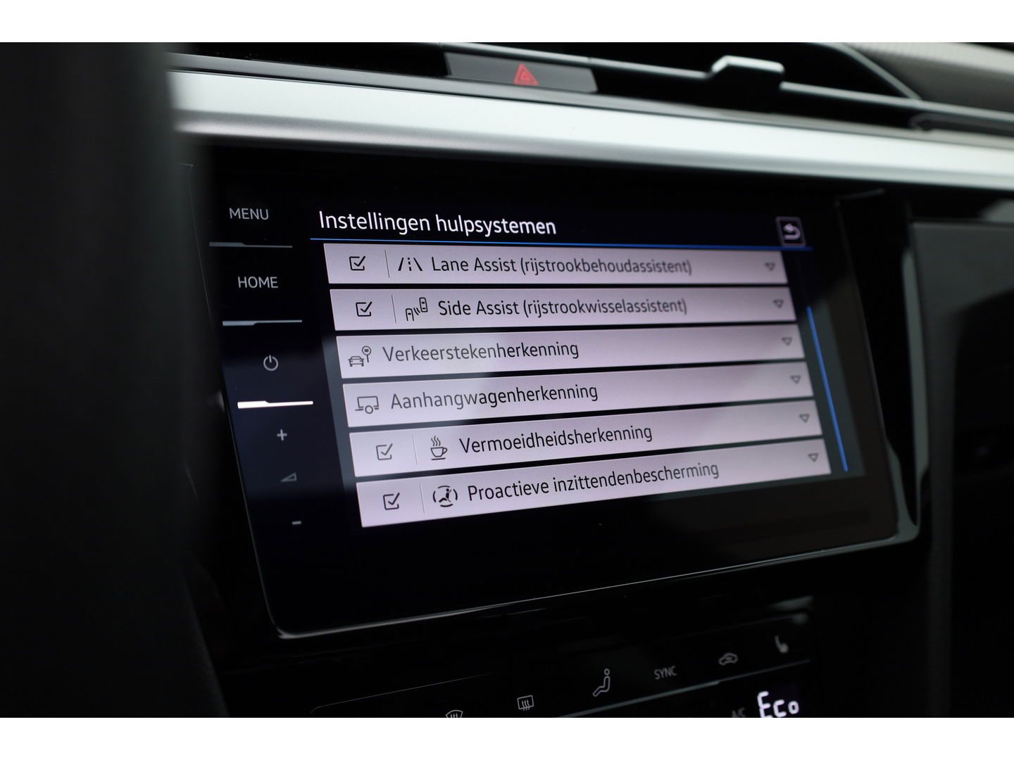 Volkswagen Arteon Shooting Brake 1.4 TSI eHybrid R-Line | Pano | HUD | Kuipstoelen | Massage | 360cam | Adapt. Cruise | Matrix LED