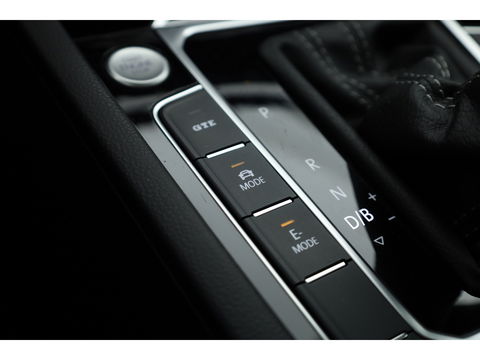 Volkswagen Arteon Shooting Brake 1.4 TSI eHybrid R-Line | Pano | HUD | Kuipstoelen | Massage | 360cam | Adapt. Cruise | Matrix LED