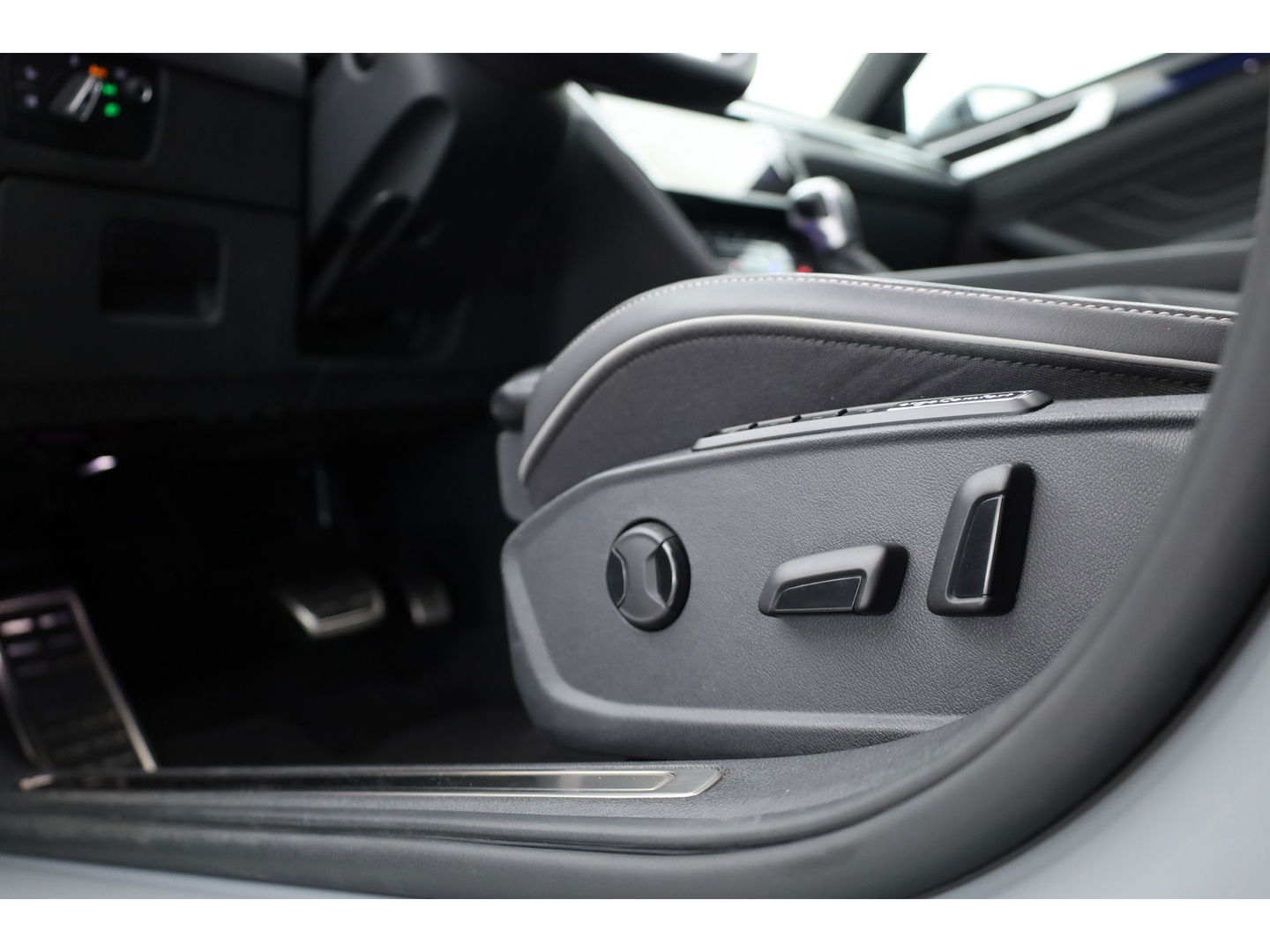Volkswagen Arteon Shooting Brake 1.4 TSI eHybrid R-Line | Pano | HUD | Kuipstoelen | Massage | 360cam | Adapt. Cruise | Matrix LED