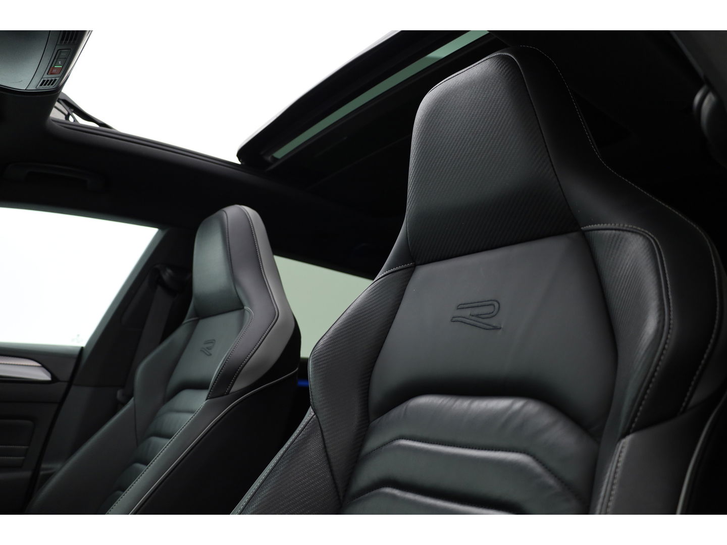 Volkswagen Arteon Shooting Brake 1.4 TSI eHybrid R-Line | Pano | HUD | Kuipstoelen | Massage | 360cam | Adapt. Cruise | Matrix LED