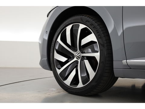 Volkswagen Arteon Shooting Brake 1.4 TSI eHybrid R-Line | Pano | HUD | Kuipstoelen | Massage | 360cam | Adapt. Cruise | Matrix LED