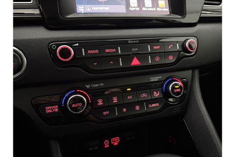 Kia Niro 1.6 GDi Hybrid BusinessLine LED Trekhaak Camera Carplay Clima Cruise Navi PDC Stoel/Stuurverwarming