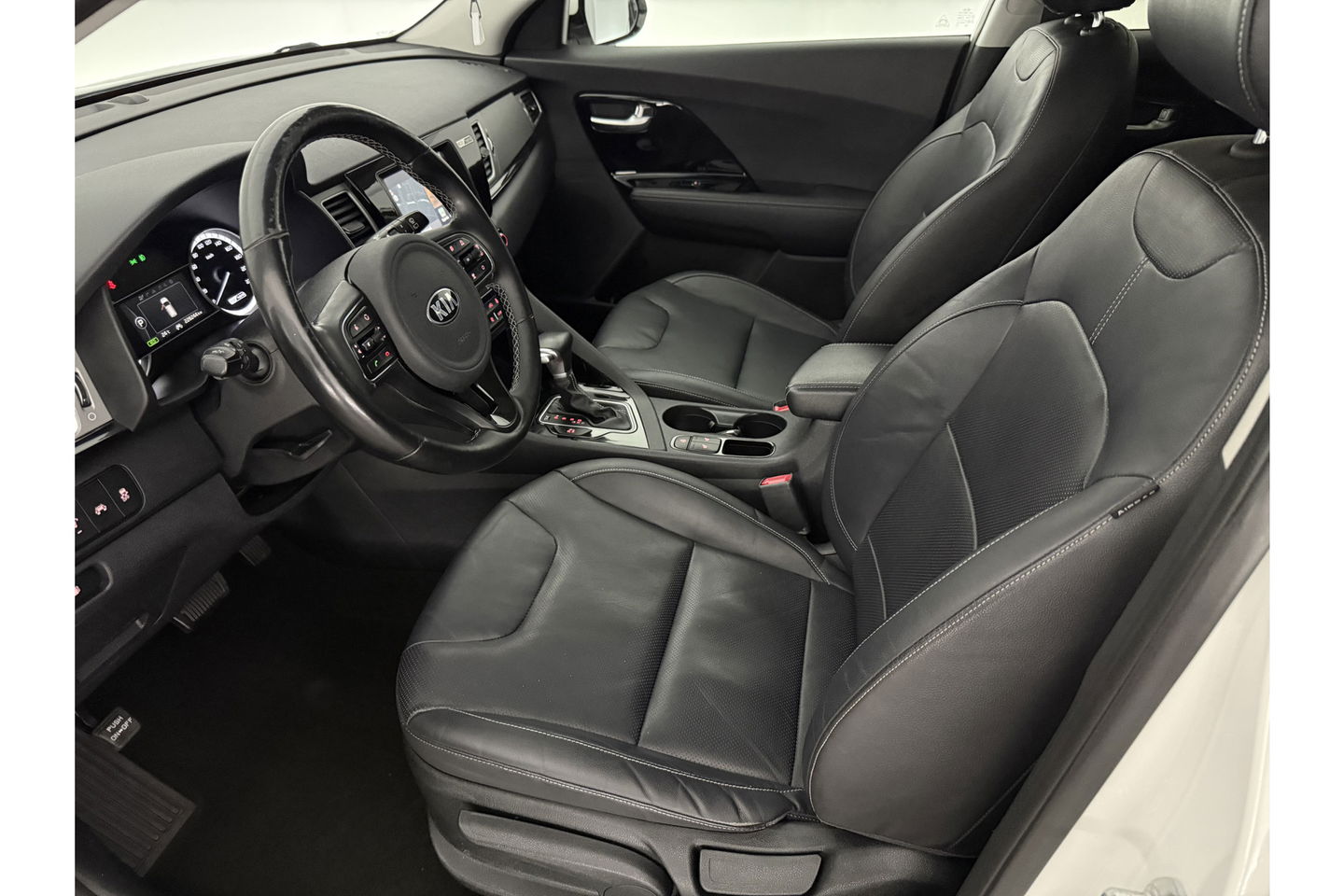 Kia Niro 1.6 GDi Hybrid BusinessLine LED Trekhaak Camera Carplay Clima Cruise Navi PDC Stoel/Stuurverwarming