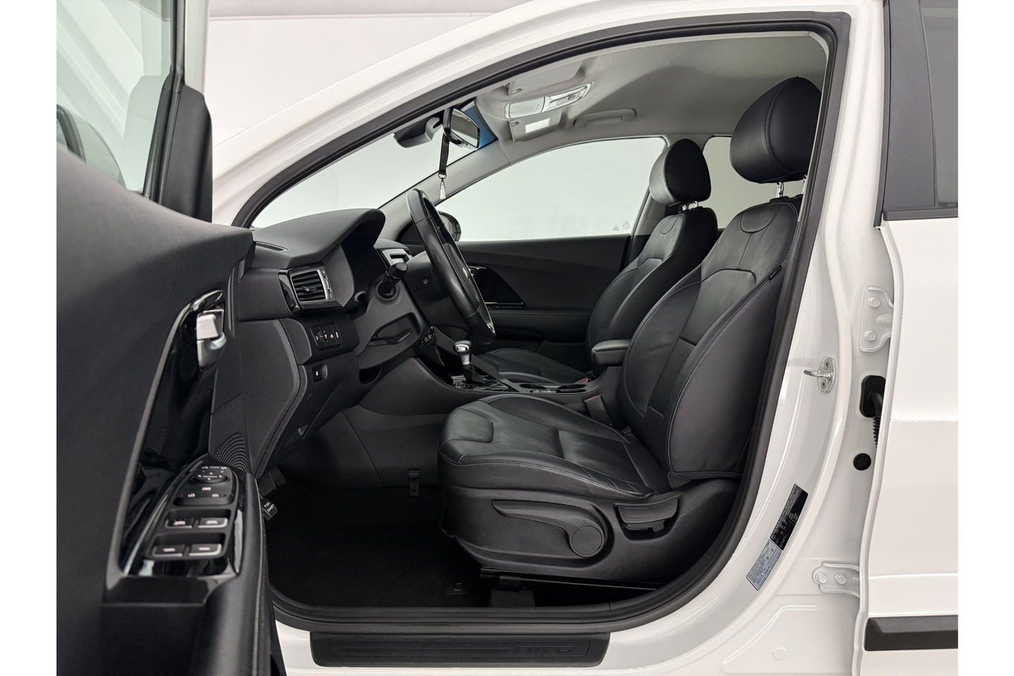 Kia Niro 1.6 GDi Hybrid BusinessLine LED Trekhaak Camera Carplay Clima Cruise Navi PDC Stoel/Stuurverwarming