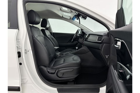 Kia Niro 1.6 GDi Hybrid BusinessLine LED Trekhaak Camera Carplay Clima Cruise Navi PDC Stoel/Stuurverwarming