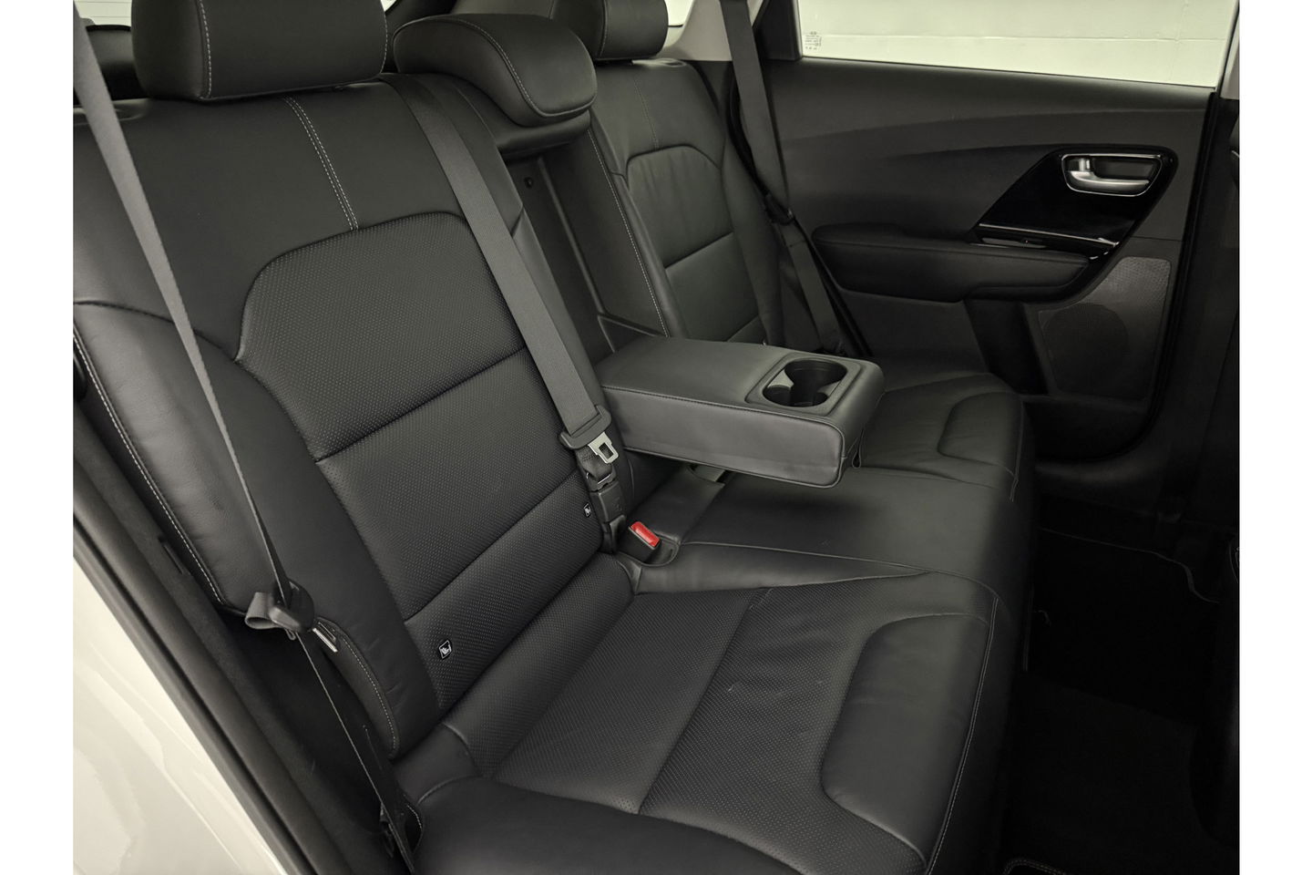 Kia Niro 1.6 GDi Hybrid BusinessLine LED Trekhaak Camera Carplay Clima Cruise Navi PDC Stoel/Stuurverwarming