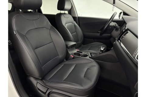 Kia Niro 1.6 GDi Hybrid BusinessLine LED Trekhaak Camera Carplay Clima Cruise Navi PDC Stoel/Stuurverwarming