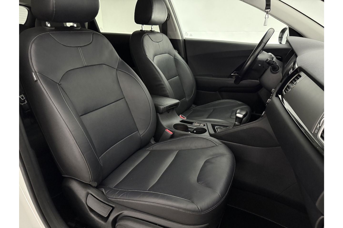 Kia Niro 1.6 GDi Hybrid BusinessLine LED Trekhaak Camera Carplay Clima Cruise Navi PDC Stoel/Stuurverwarming