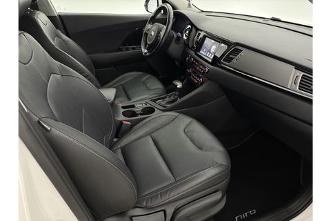 Kia Niro 1.6 GDi Hybrid BusinessLine LED Trekhaak Camera Carplay Clima Cruise Navi PDC Stoel/Stuurverwarming